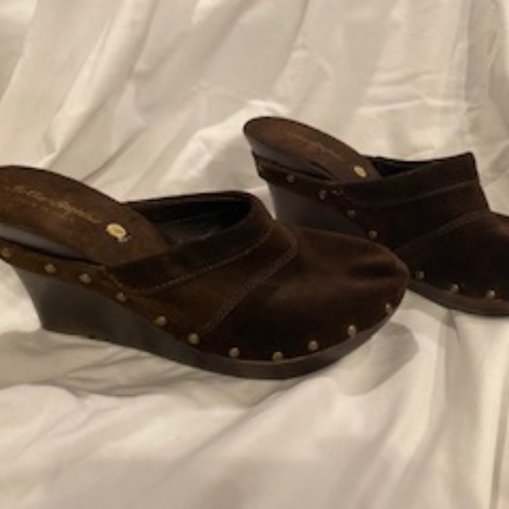 Sotto Sopra Brown Suede Wedge Clogs